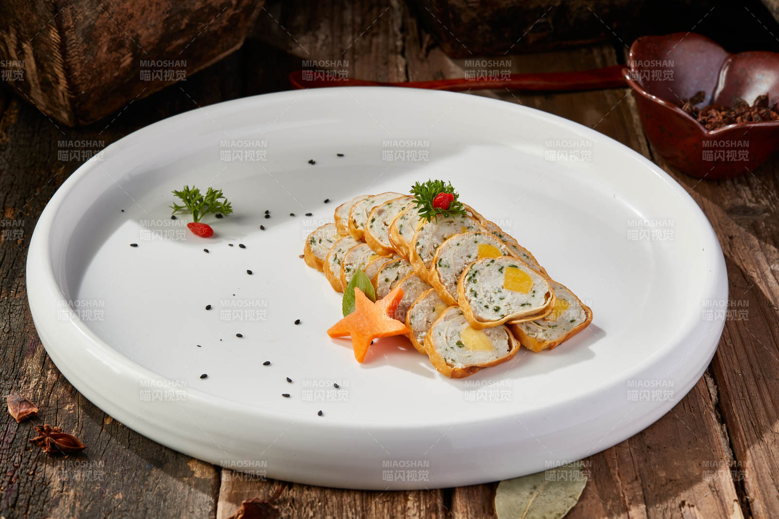 豆皮鱼泥卷切片