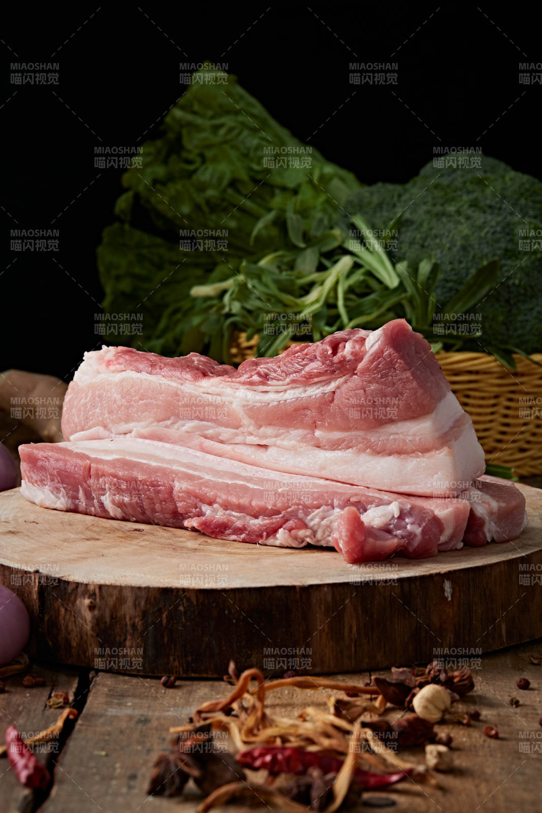 检疫合格的屠宰生鲜猪肉-摄影图