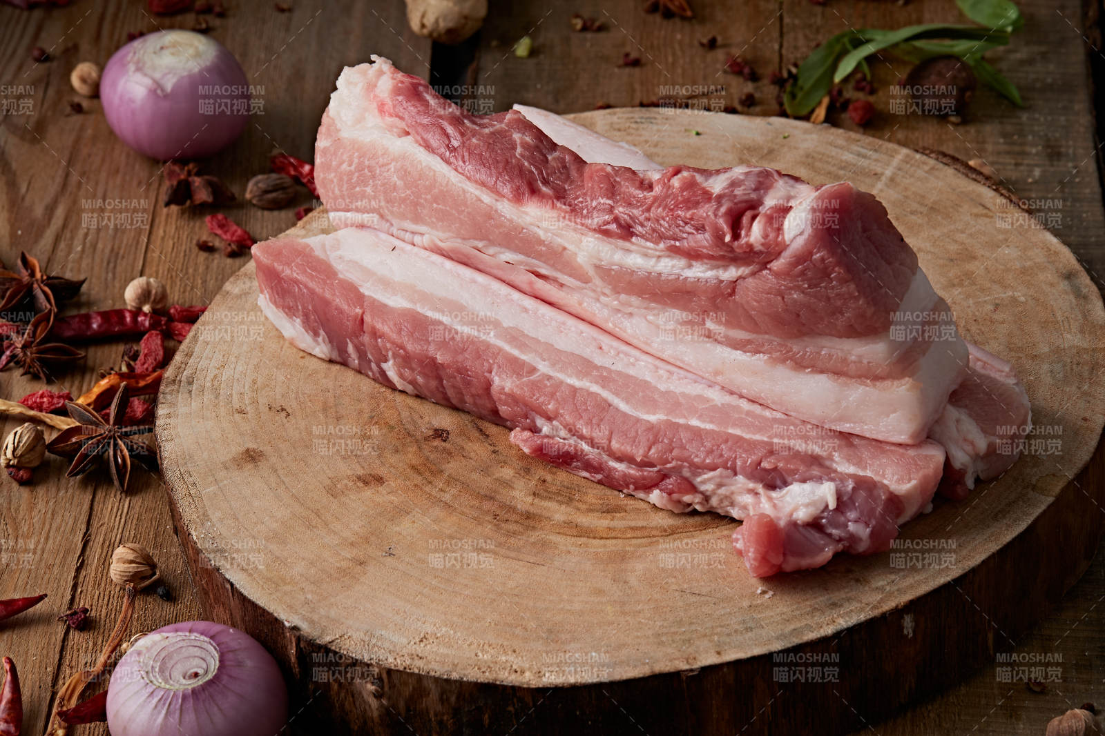 检疫合格的屠宰生鲜猪肉-摄影图