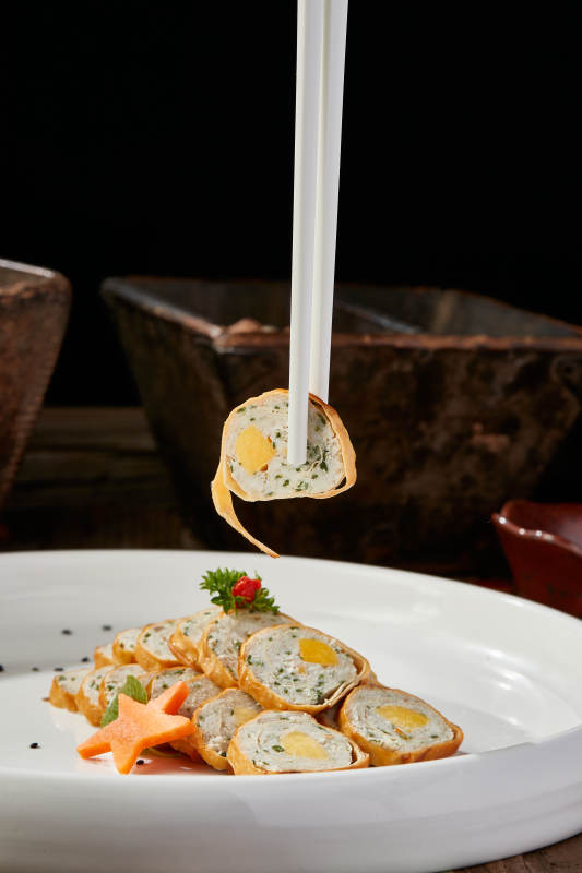 豆皮鱼泥卷切片