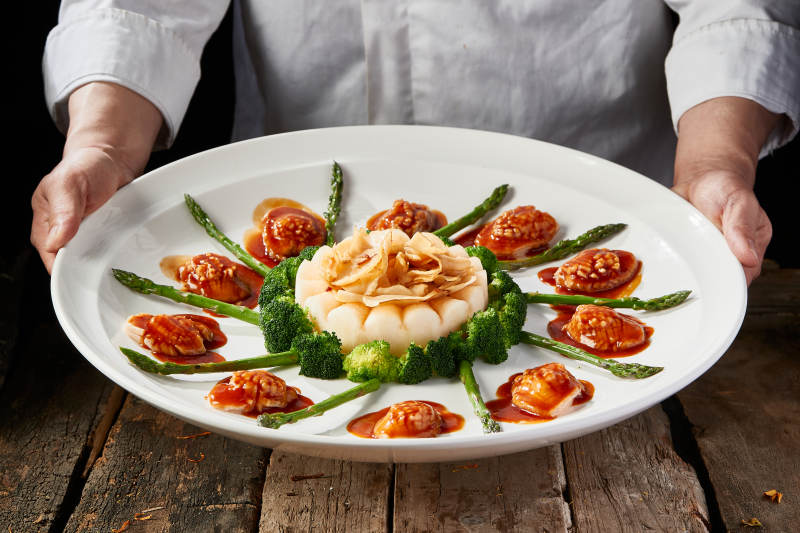 浇汁鲍鱼配芦笋大螺片