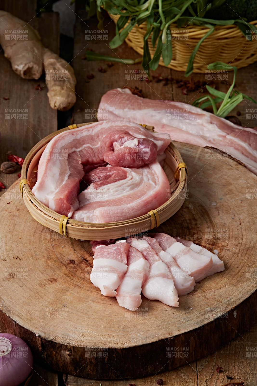 检疫合格的屠宰生鲜猪肉-摄影图