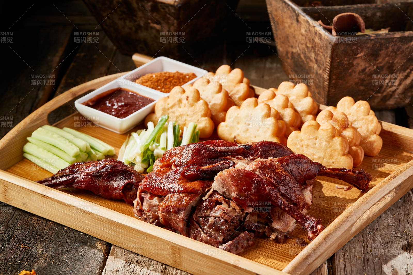 脆皮香酥鸭配油炸花馍