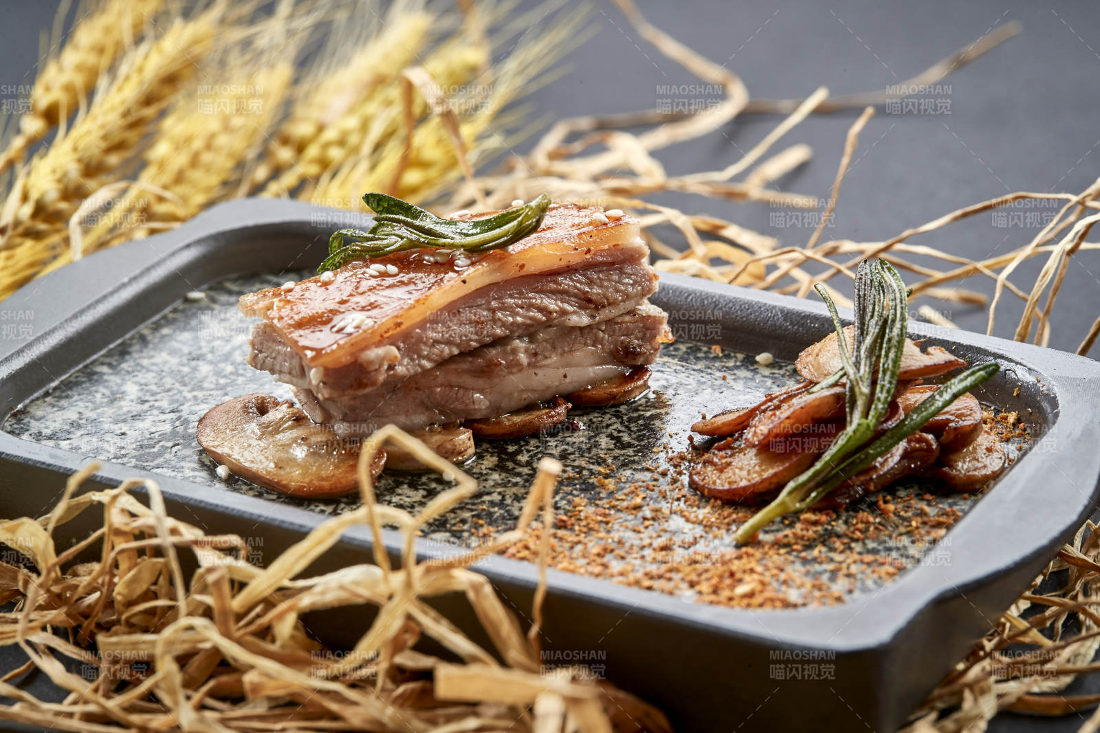 高檔時尚蒙餐位菜鐵板炭烤羊小排