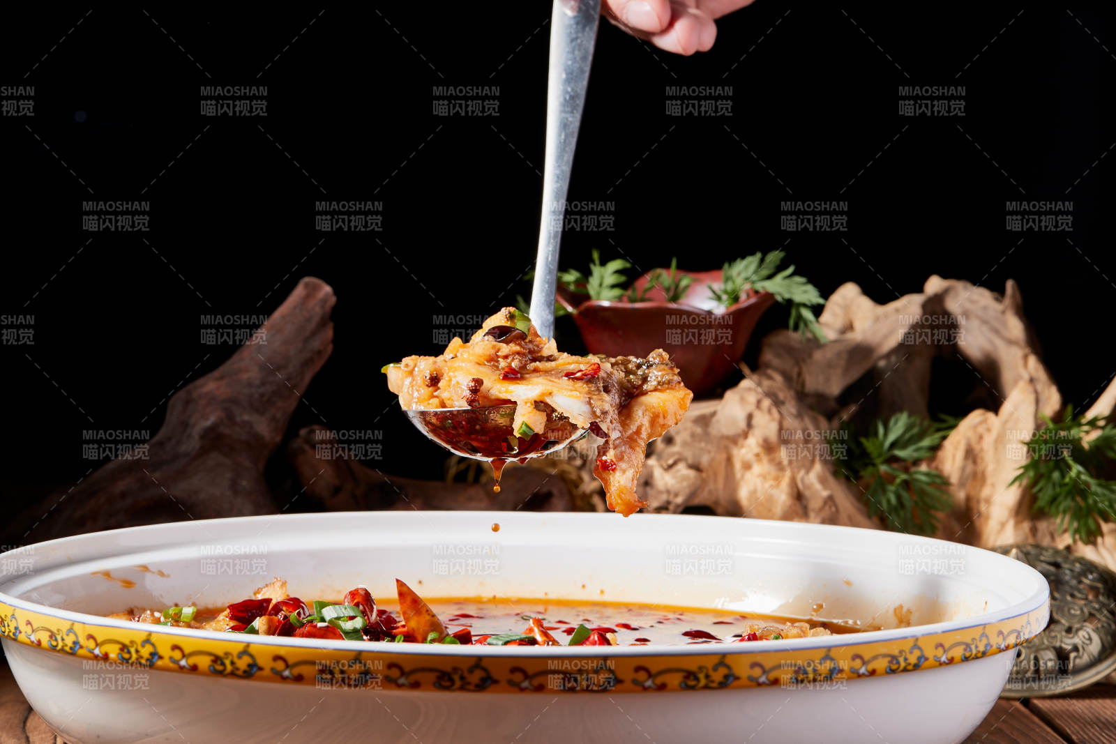 香辣水煮牛蛙草魚片