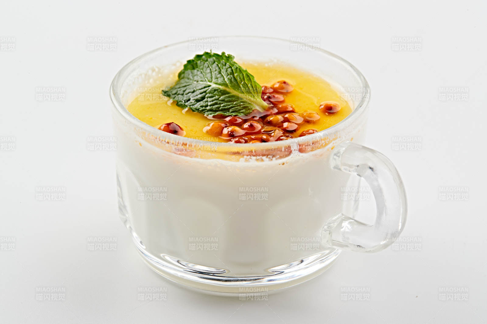 自制美味草原风味的多口味纯醸老酸奶-摄影图