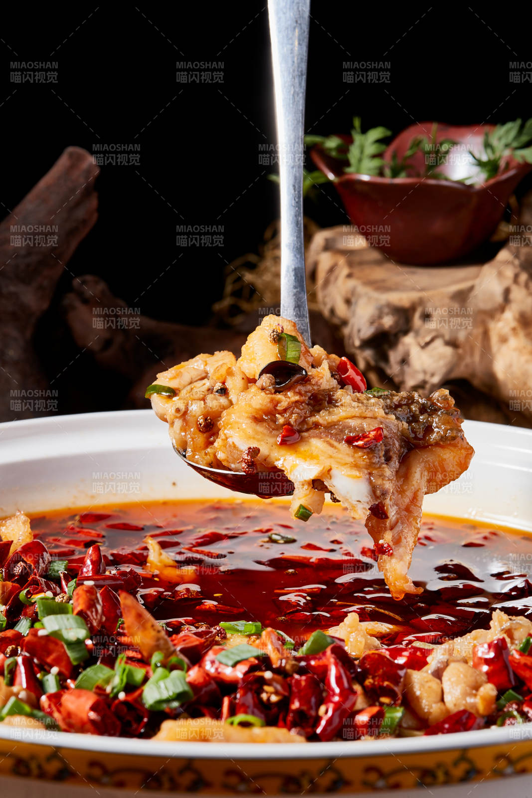 香辣水煮牛蛙草魚片