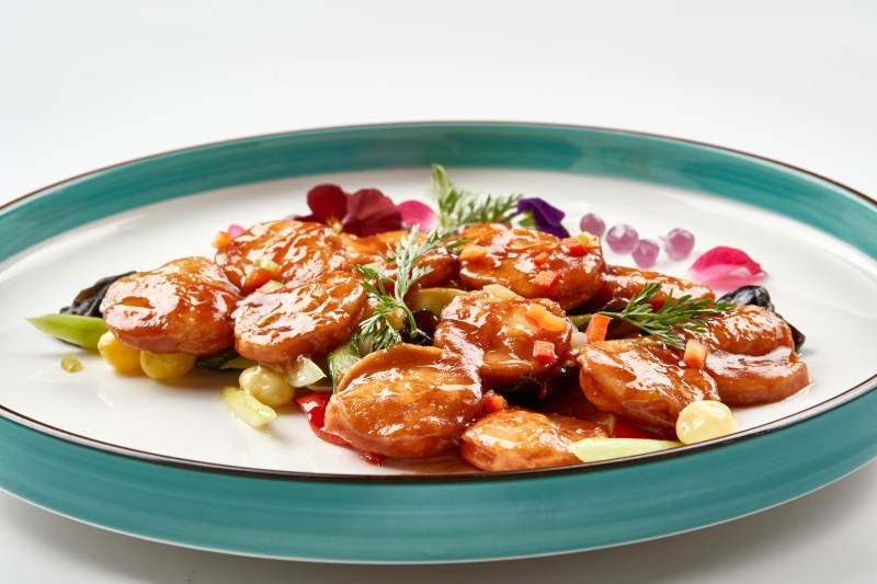 精美瓷餐具裝的XO醬香炒杏鮑菇