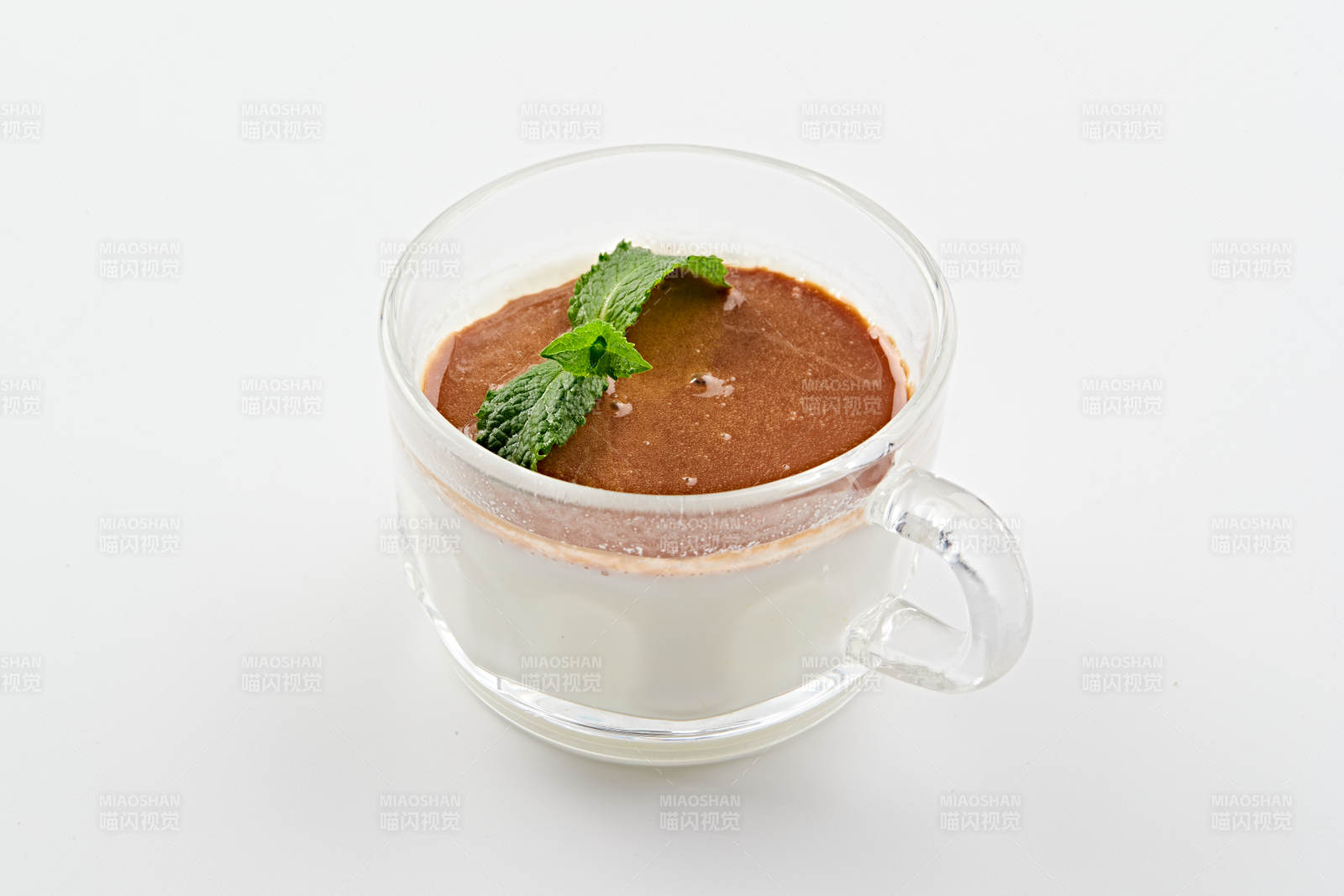 自制美味草原风味的多口味纯醸老酸奶-摄影图