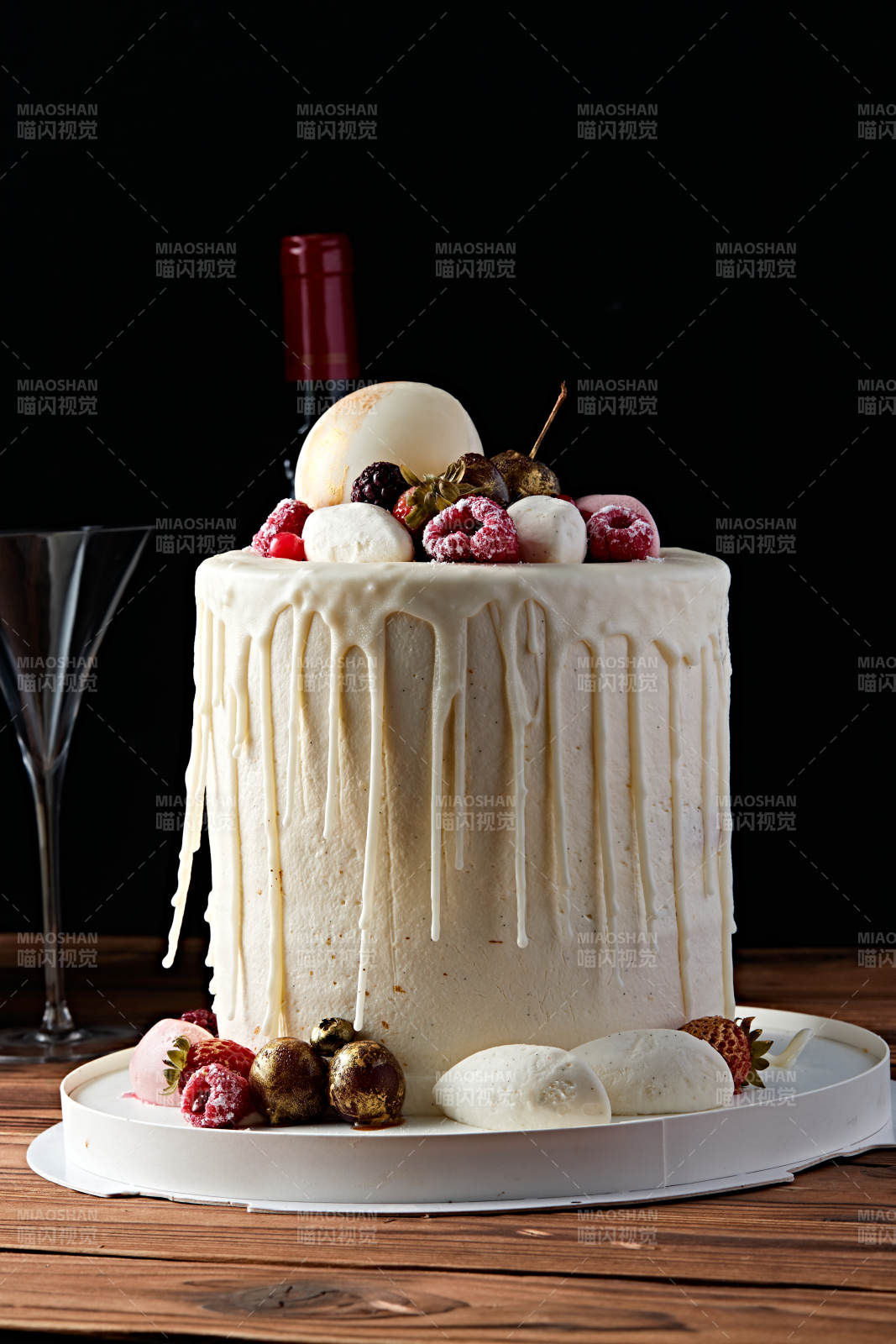 鲜果法式高级奶油慕斯生日婚礼蛋糕-摄影图