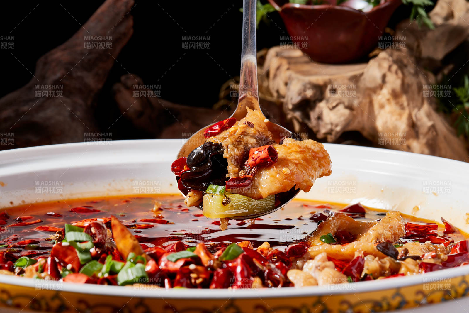 香辣水煮牛蛙草魚片