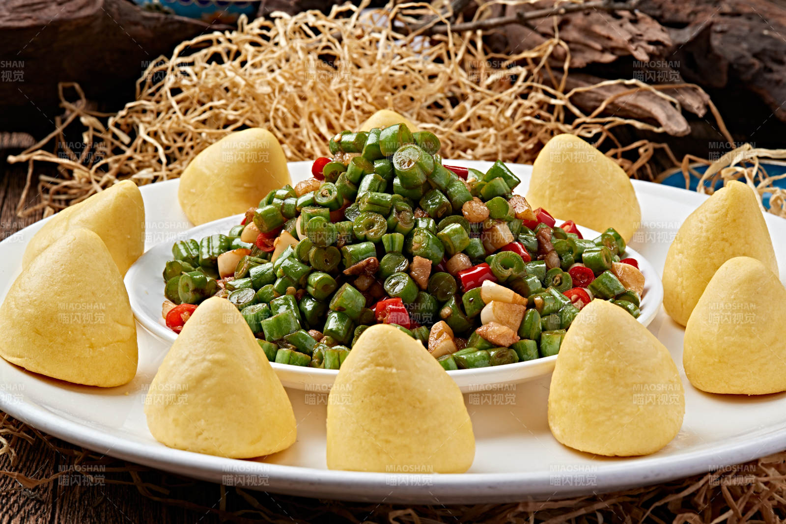 肉粒蒜香豆角小窩頭