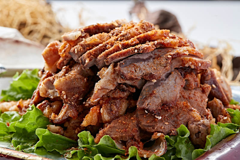 蒙餐炭烤羊腿肉