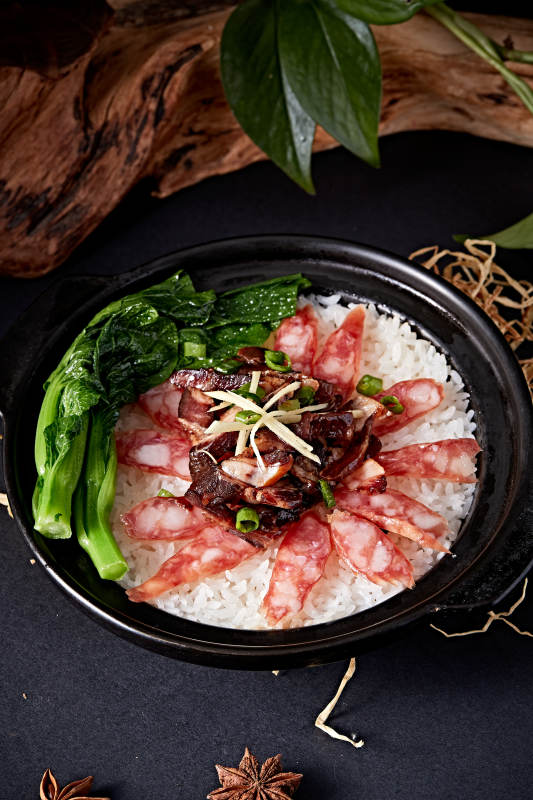 港式茶餐腊味腊肠煲仔饭