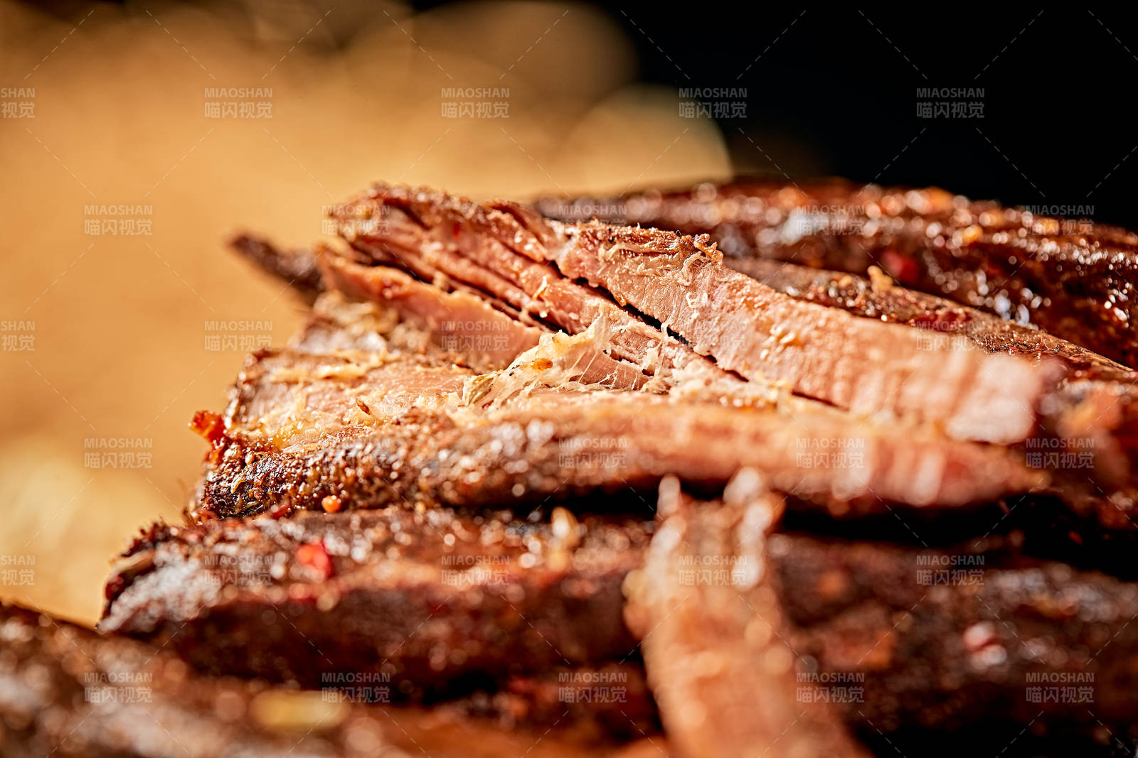 陶瓷餐具装摆的内蒙古特产牛肉干