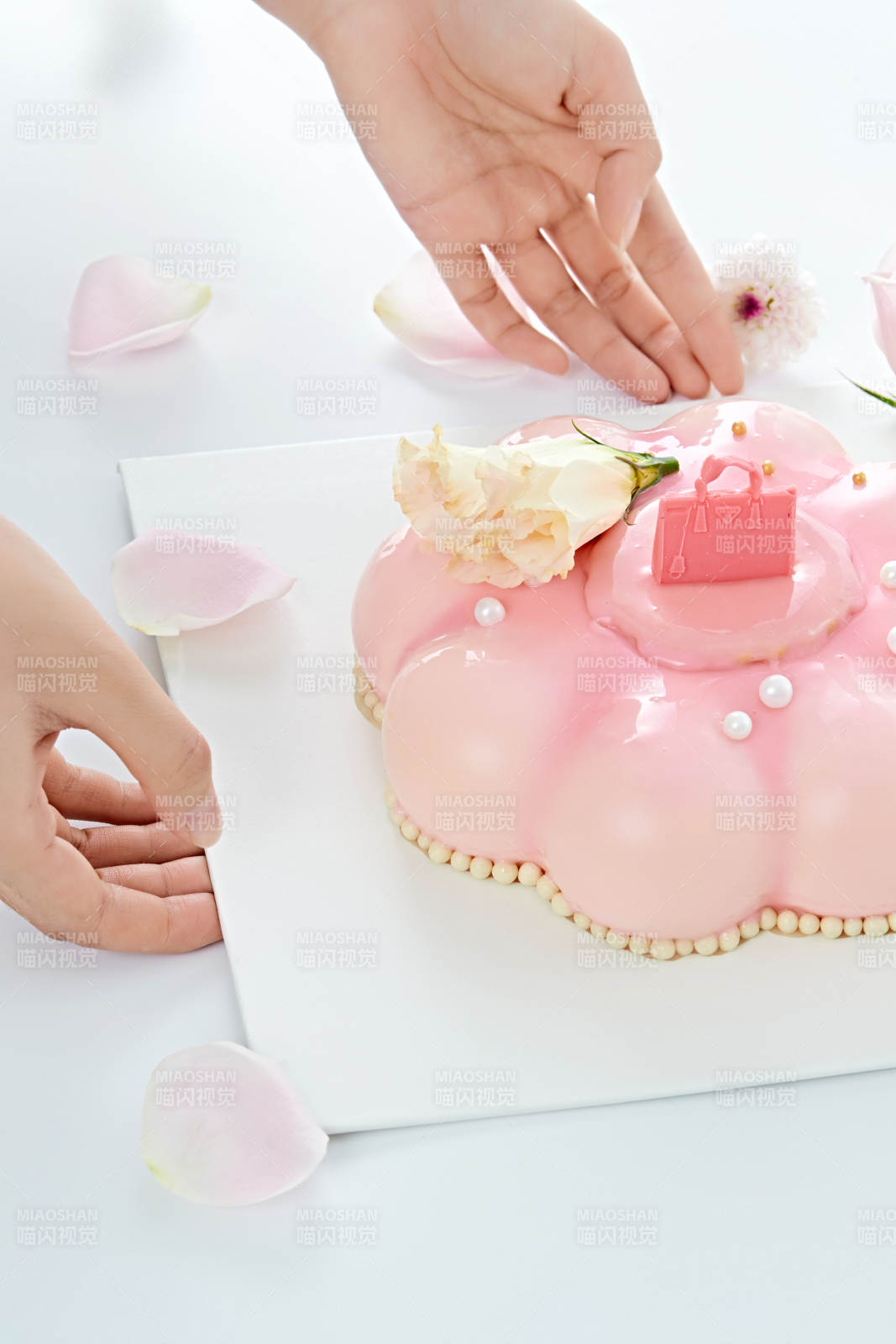 玫瑰初吻蓝莓夹心鲜奶蛋糕