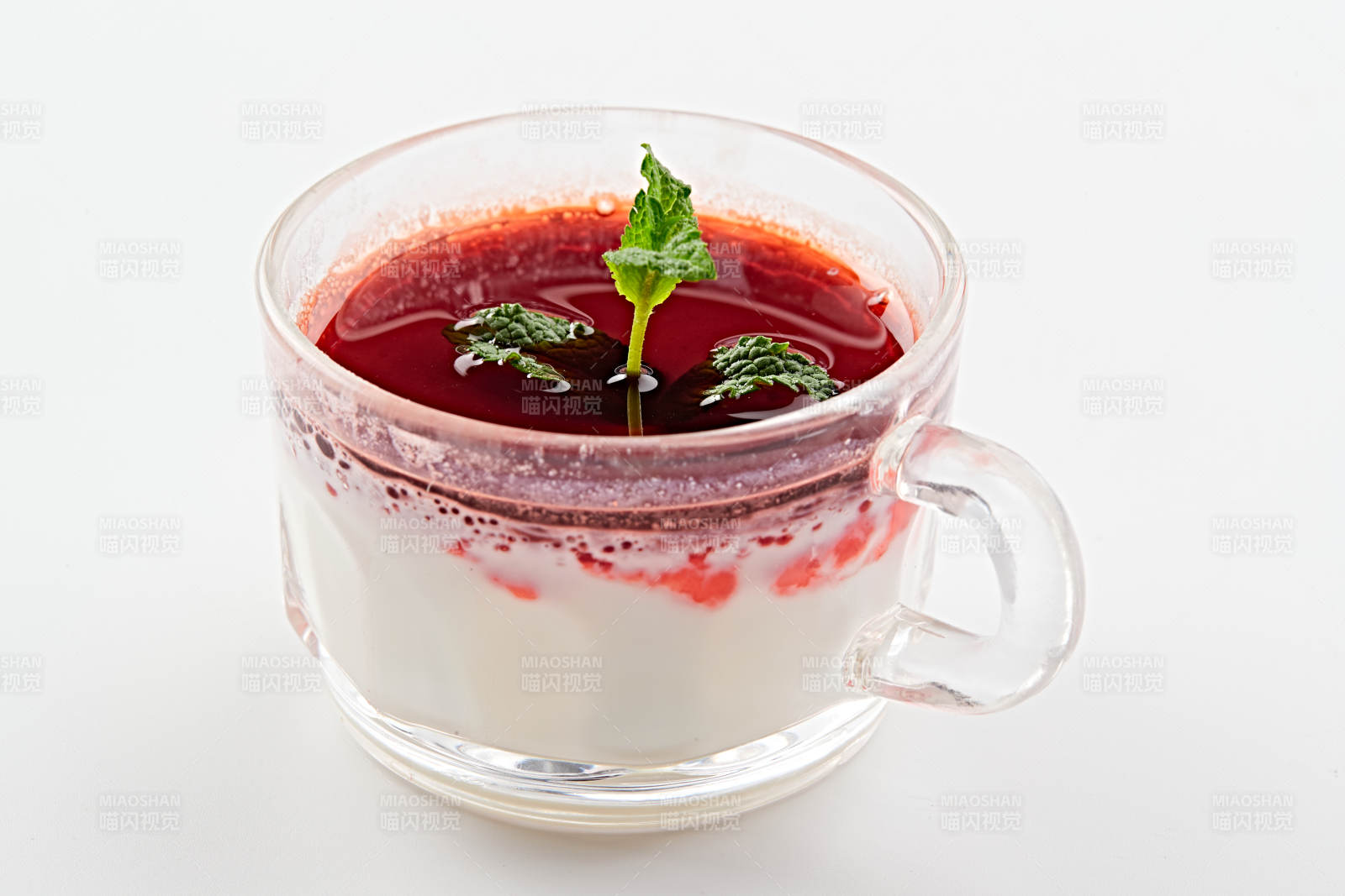 自制美味草原风味的多口味纯醸老酸奶-摄影图