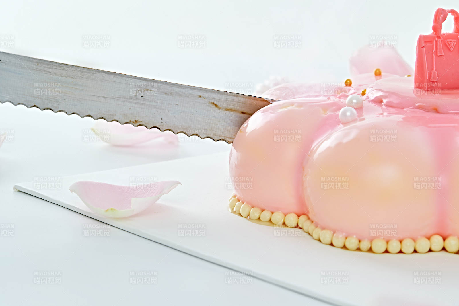 玫瑰初吻蓝莓夹心鲜奶蛋糕