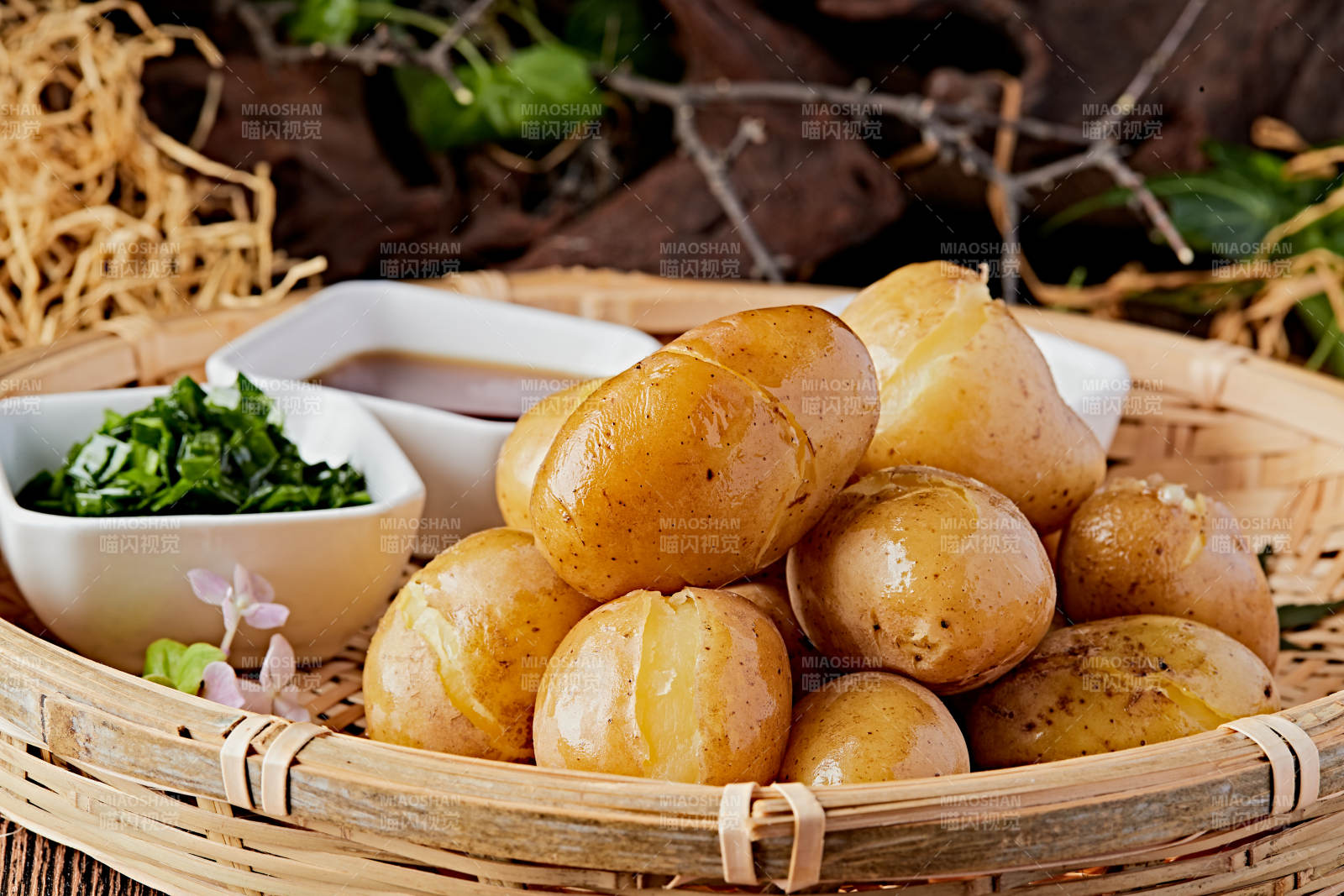 農家蘸醬香蒸小土豆