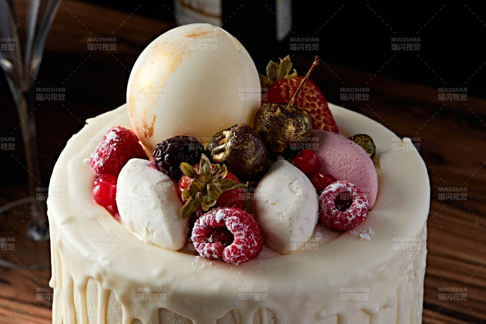 鲜果法式高级奶油慕斯生日婚礼蛋糕-摄影图