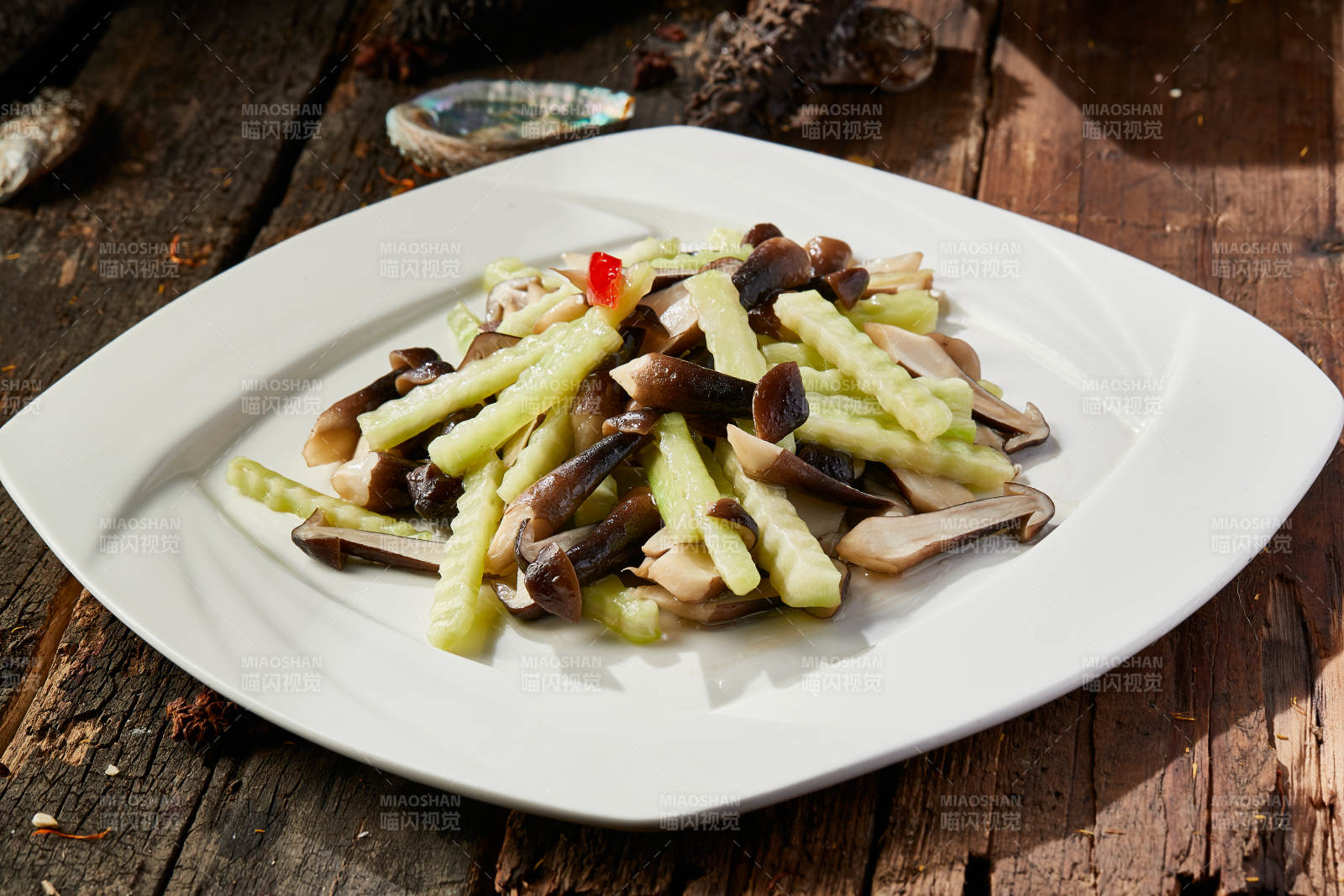 鸡枞菌小炒青莴笋