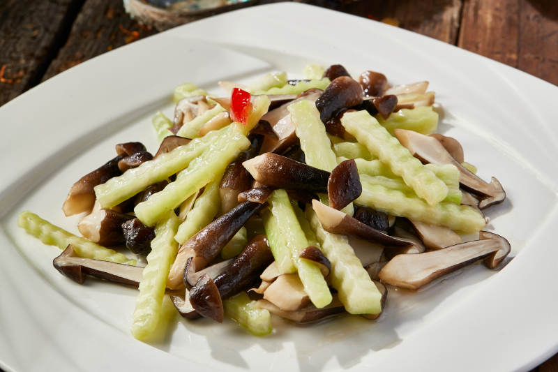 鸡枞菌小炒青莴笋