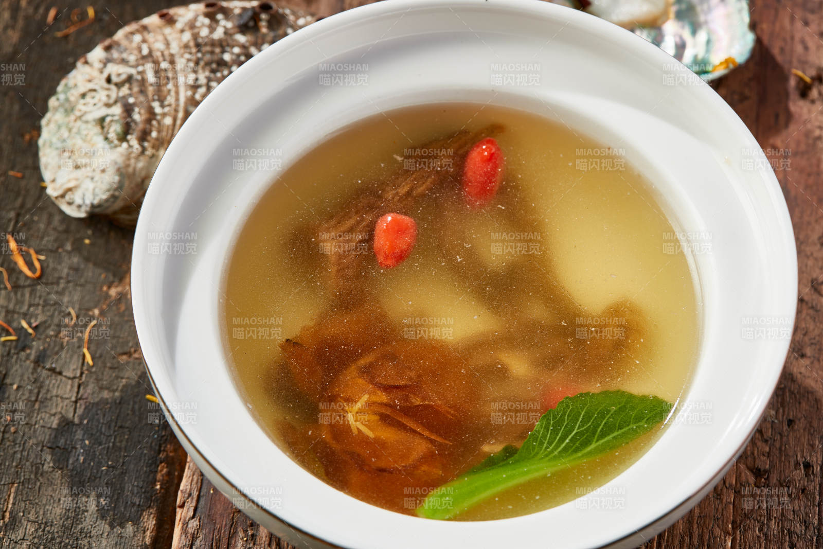 金莲花枸杞松露汤