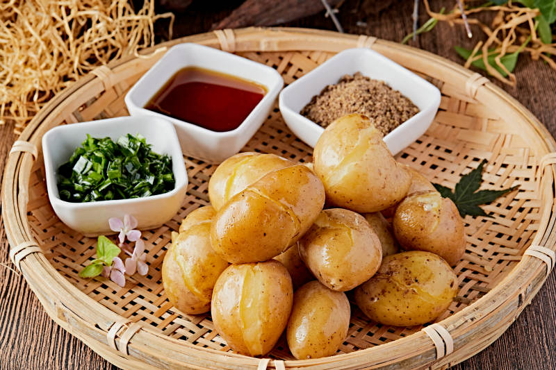 農家蘸醬香蒸小土豆