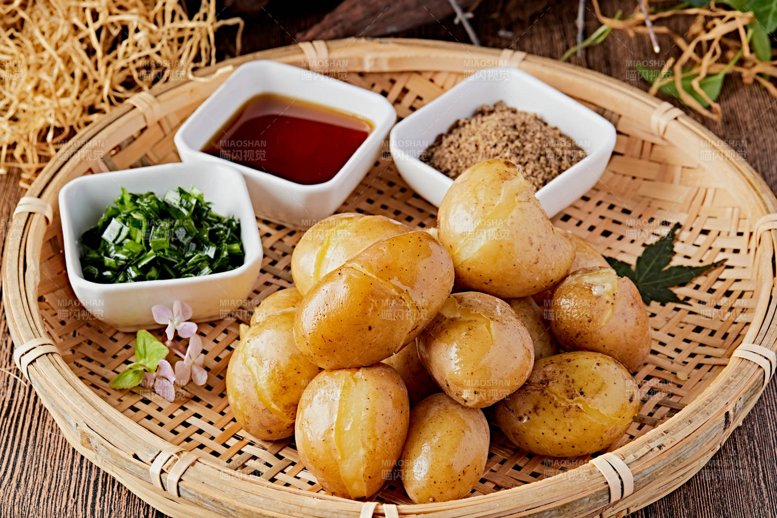 農家蘸醬香蒸小土豆