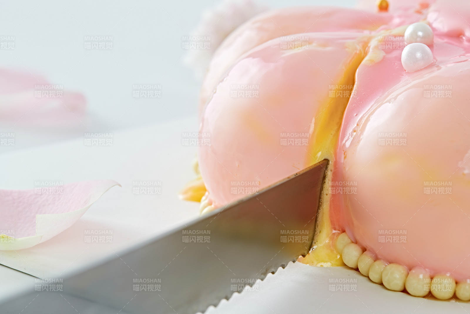 玫瑰初吻蓝莓夹心鲜奶蛋糕