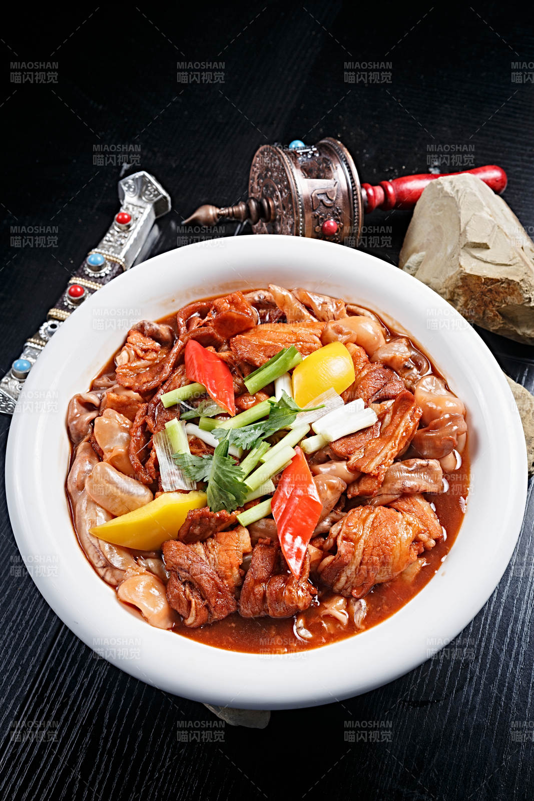 五花猪楠红焖鱼泡