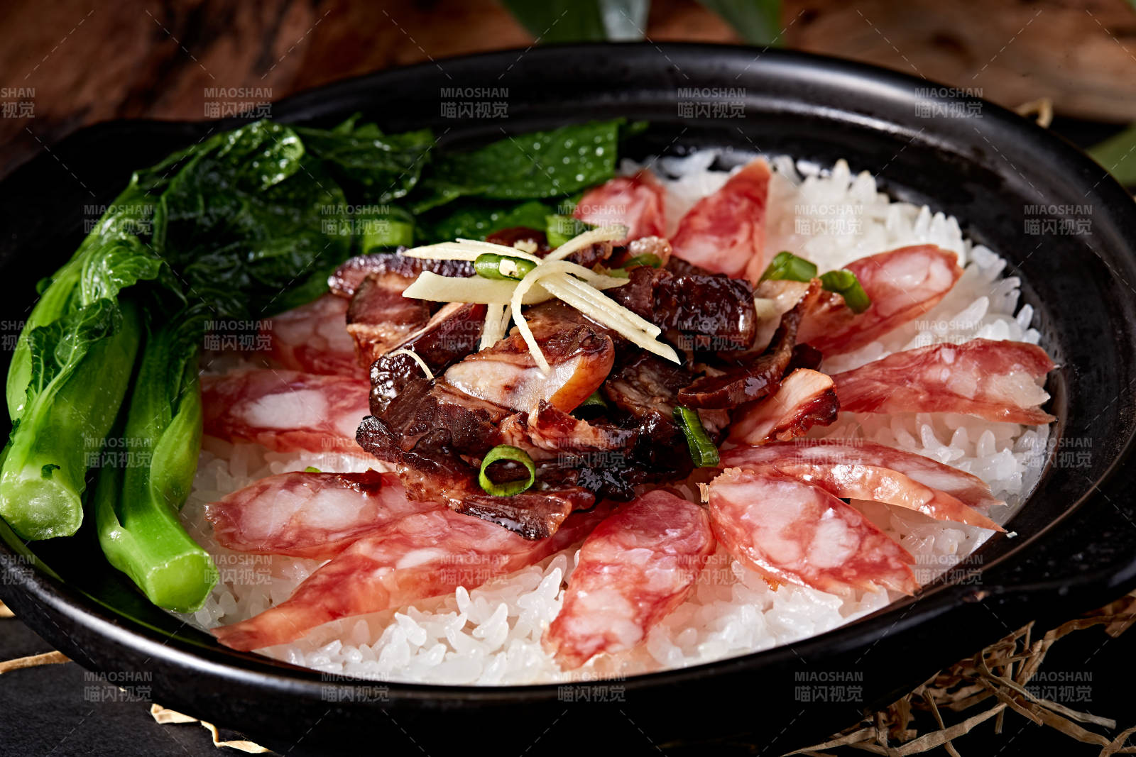 港式茶餐臘味臘腸煲仔飯