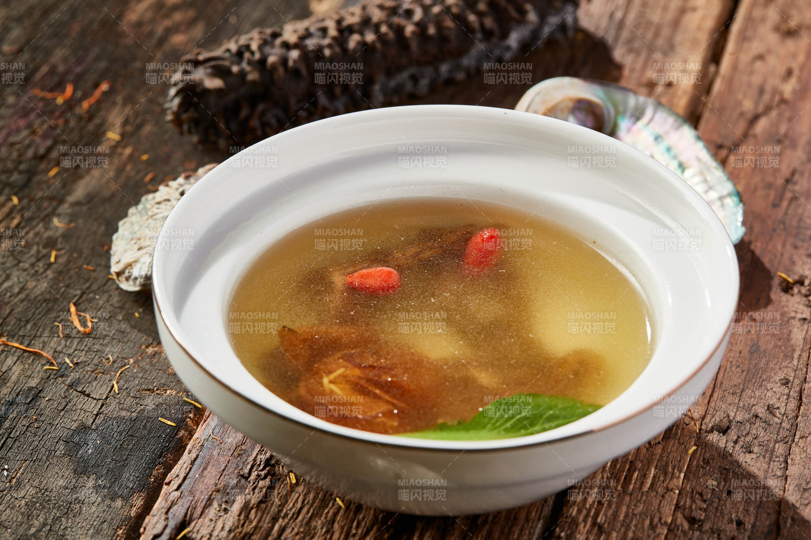 金莲花枸杞松露汤