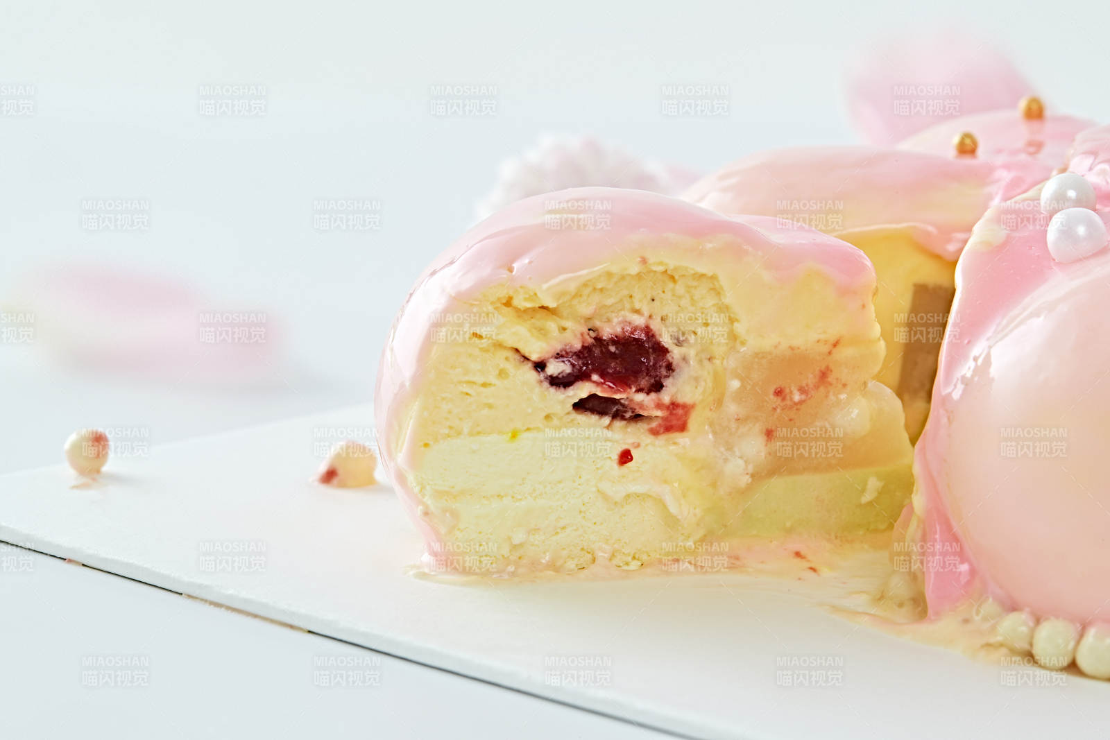 玫瑰初吻蓝莓夹心鲜奶蛋糕