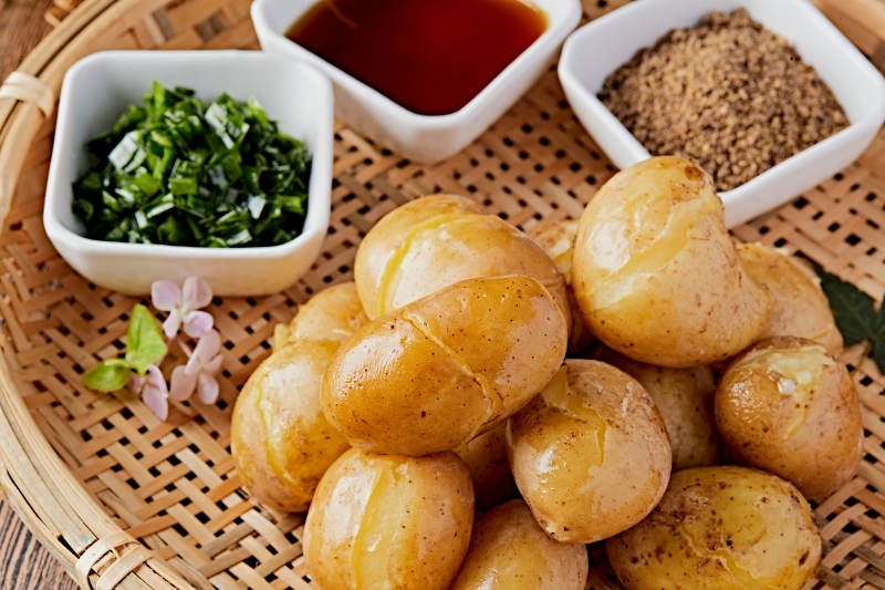 農家蘸醬香蒸小土豆