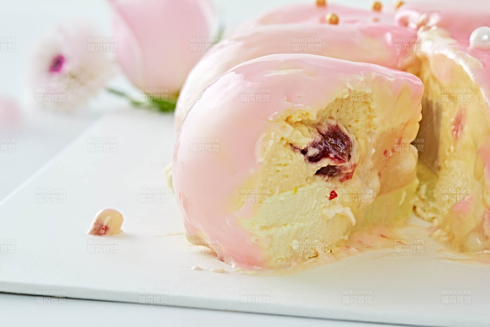 玫瑰初吻蓝莓夹心鲜奶蛋糕