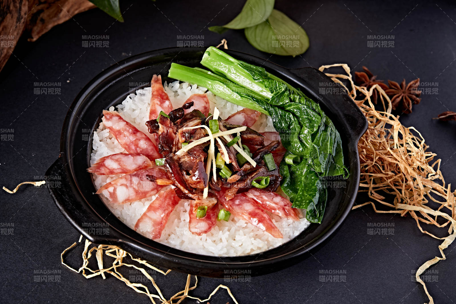 港式茶餐臘味臘腸煲仔飯