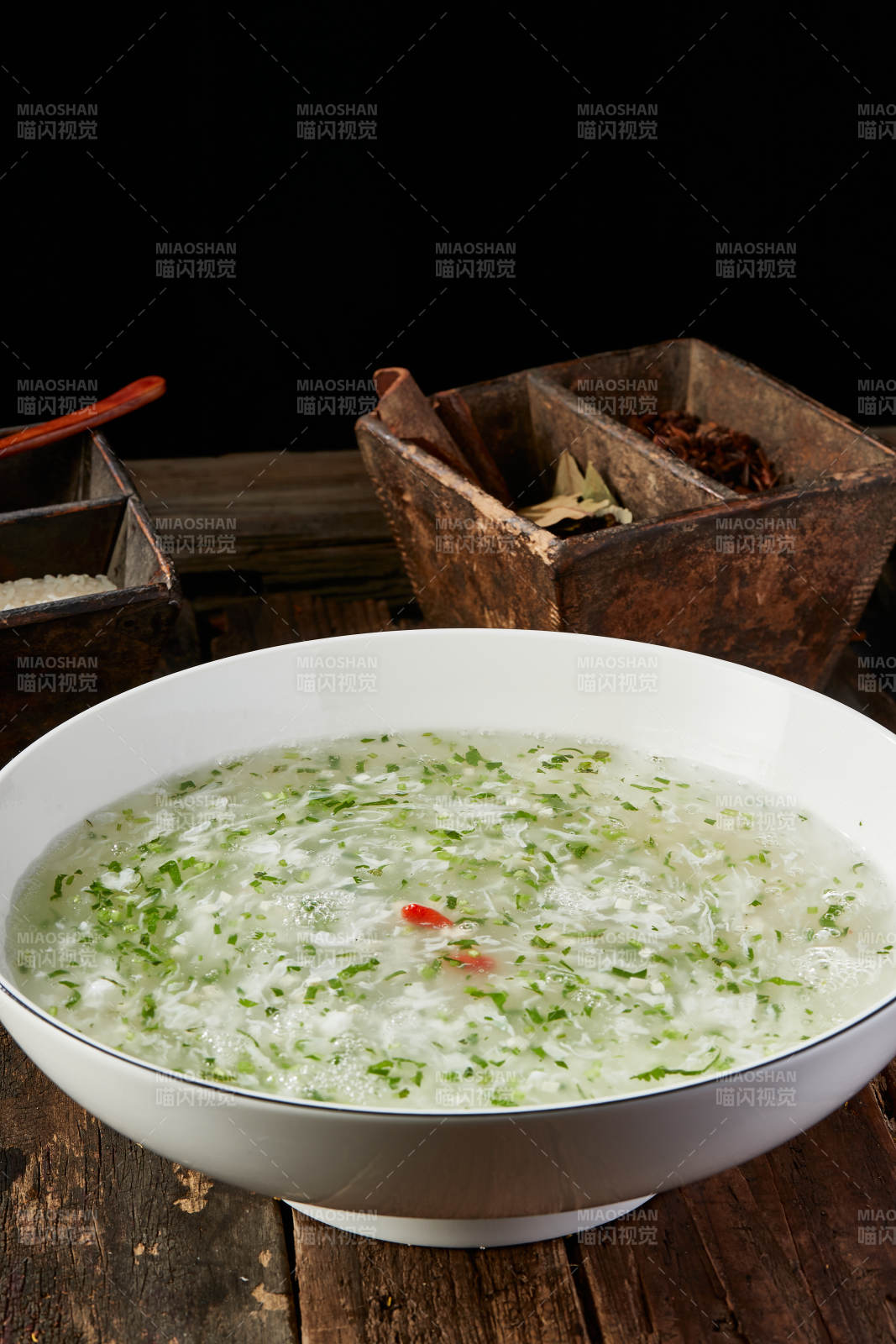 热气腾腾的西湖牛肉羹