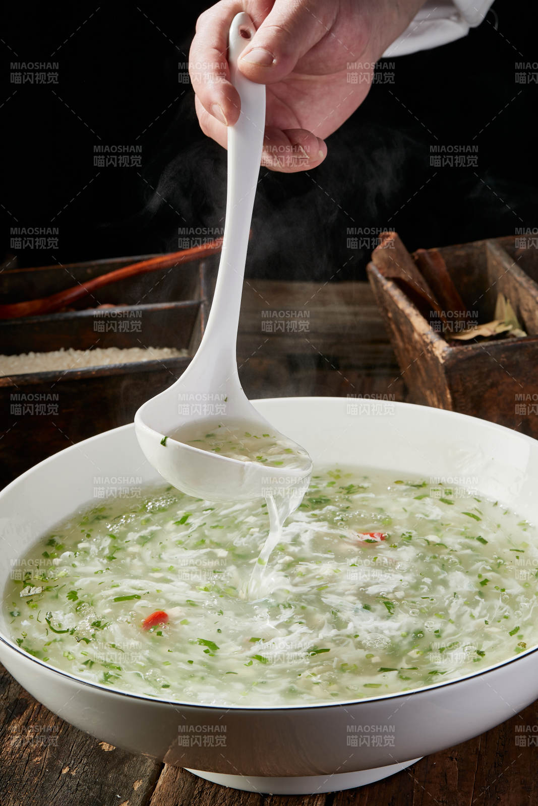 热气腾腾的西湖牛肉羹