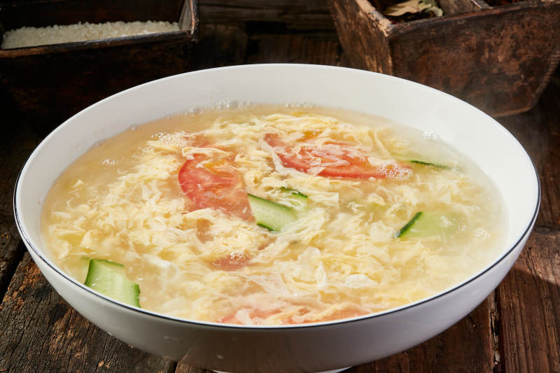 热气腾腾的西红柿鸡蛋汤