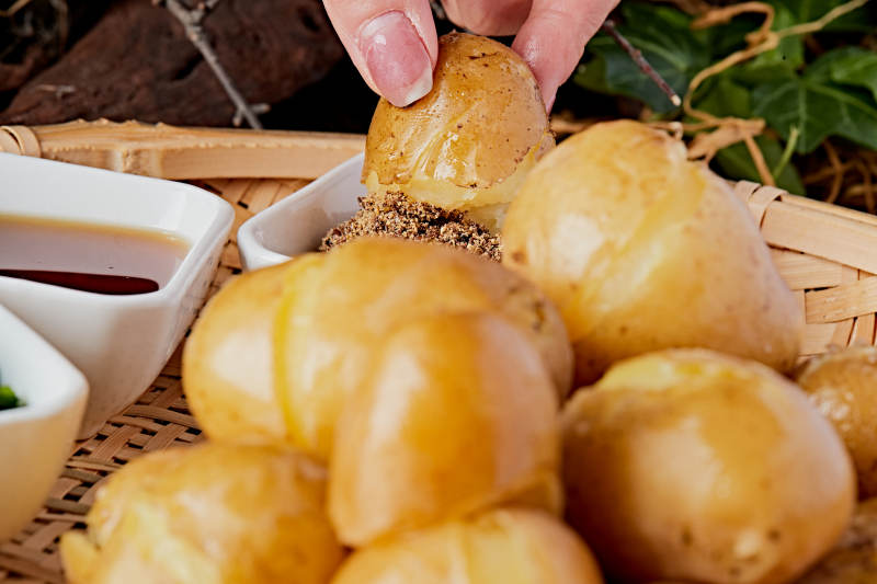 農家蘸醬香蒸小土豆