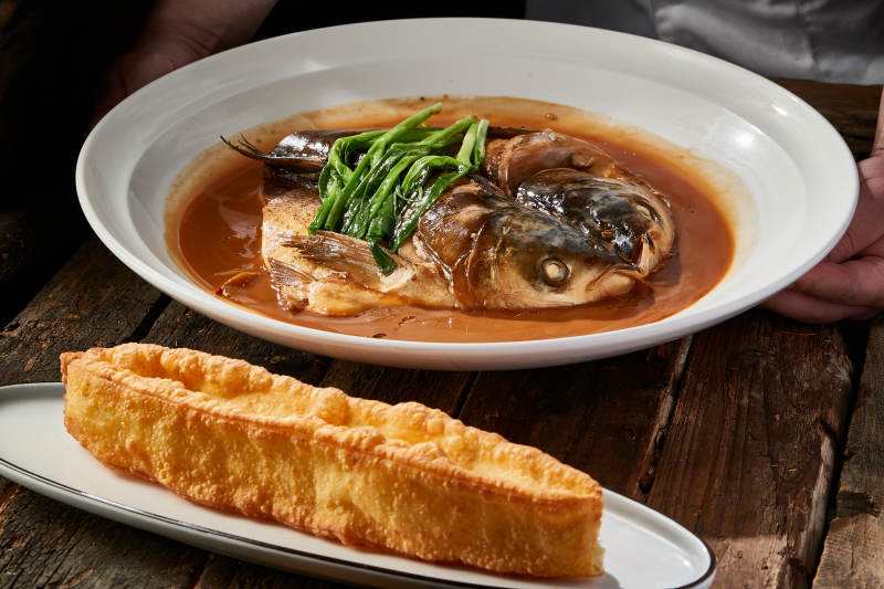 家常炖野生鲢鱼头配油条