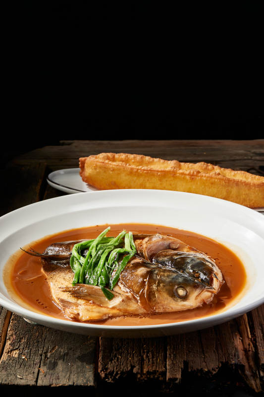 家常炖野生鲢鱼头配油条