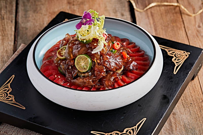 精美餐具裝的老醋蟄頭