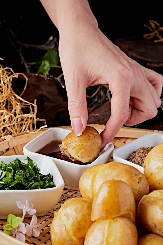 農家蘸醬香蒸小土豆