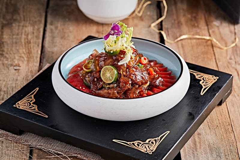 精美餐具裝的老醋蟄頭