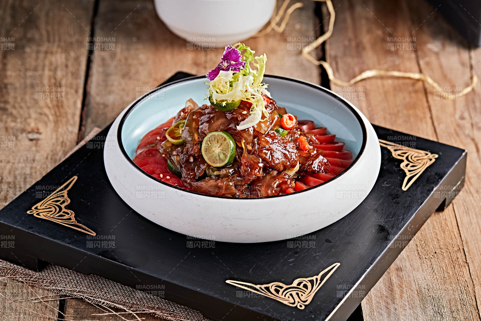 精美餐具裝的老醋蟄頭