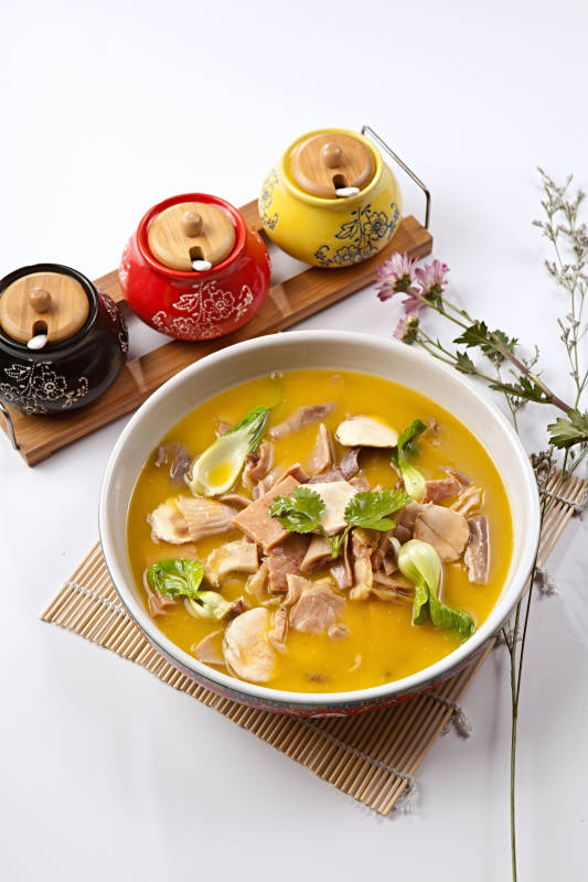 浓汤海味腌笃鲜咸肉春笋蛏子虾仁