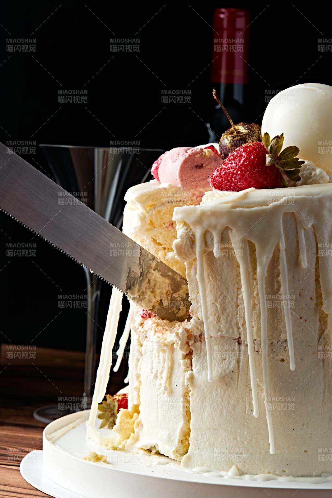 鲜果法式高级奶油慕斯生日婚礼蛋糕-摄影图