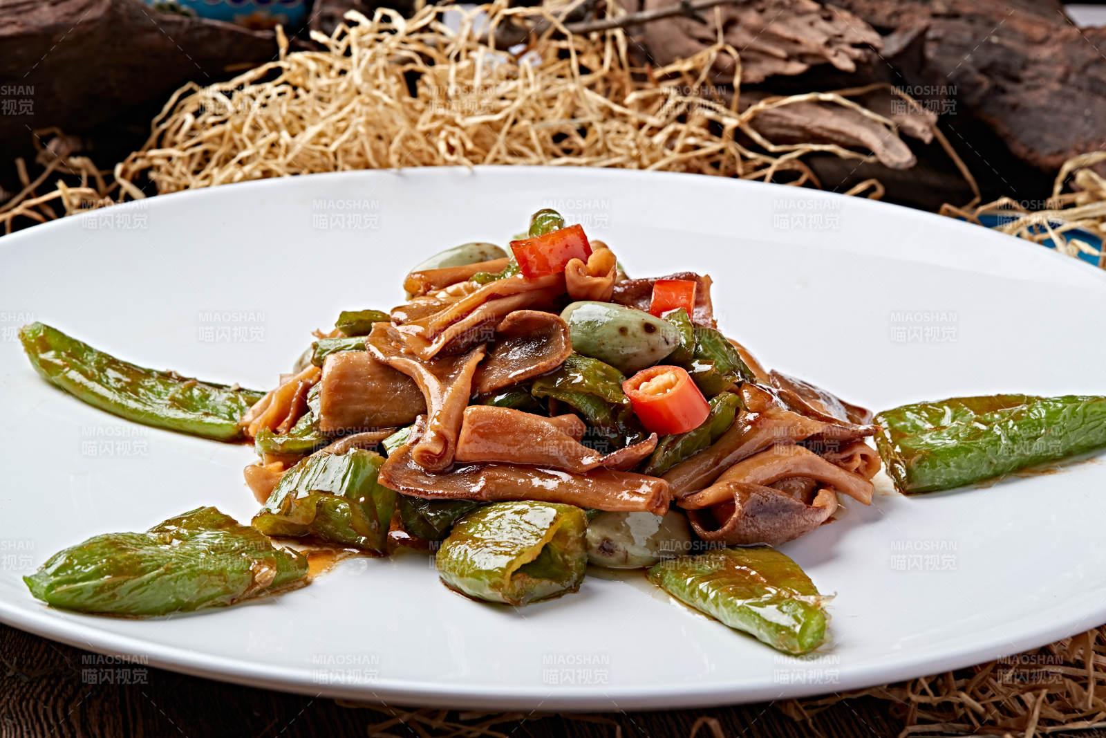 米椒臘八蒜鴨板腸配虎皮辣椒